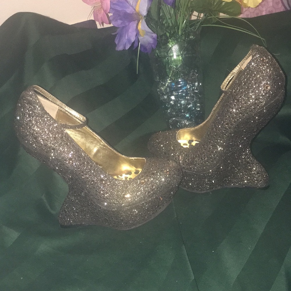 Glittery wedge